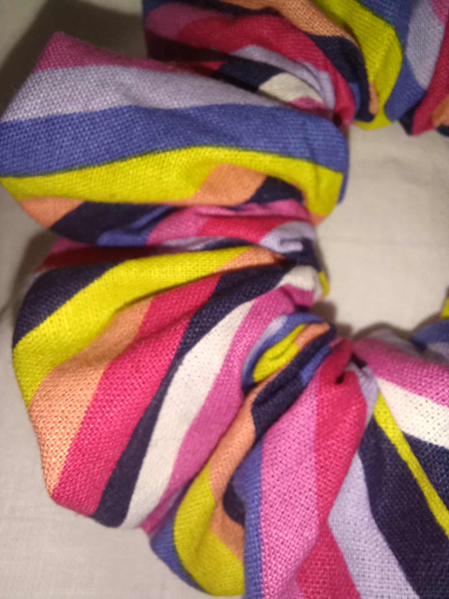 Multicoloured stripes xl scrunchie