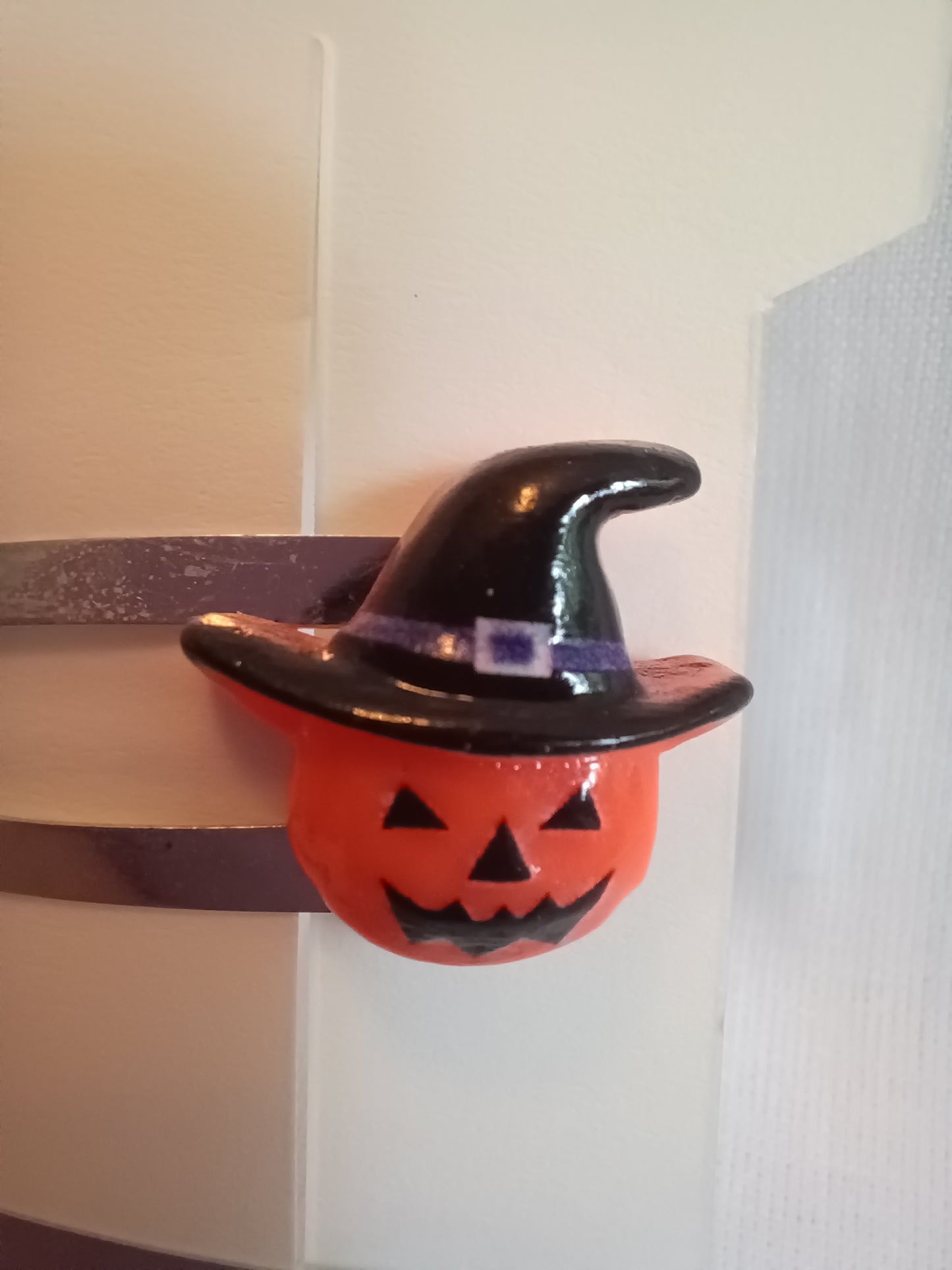 Pumpkin in witch's hat hair clips